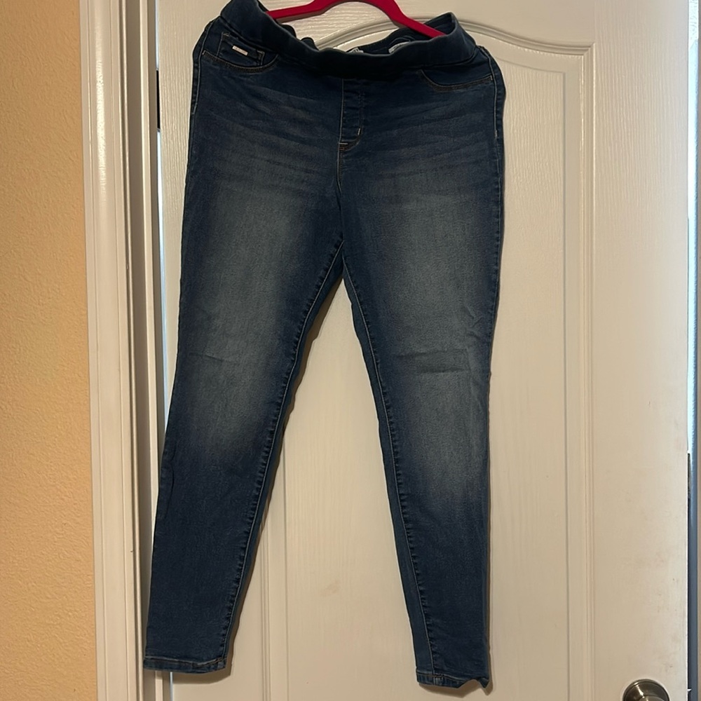 Pull on zipper free skinny jeans